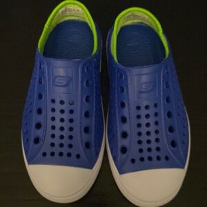 🍍youth Skechers 🍍SIZE 12🍍G-1